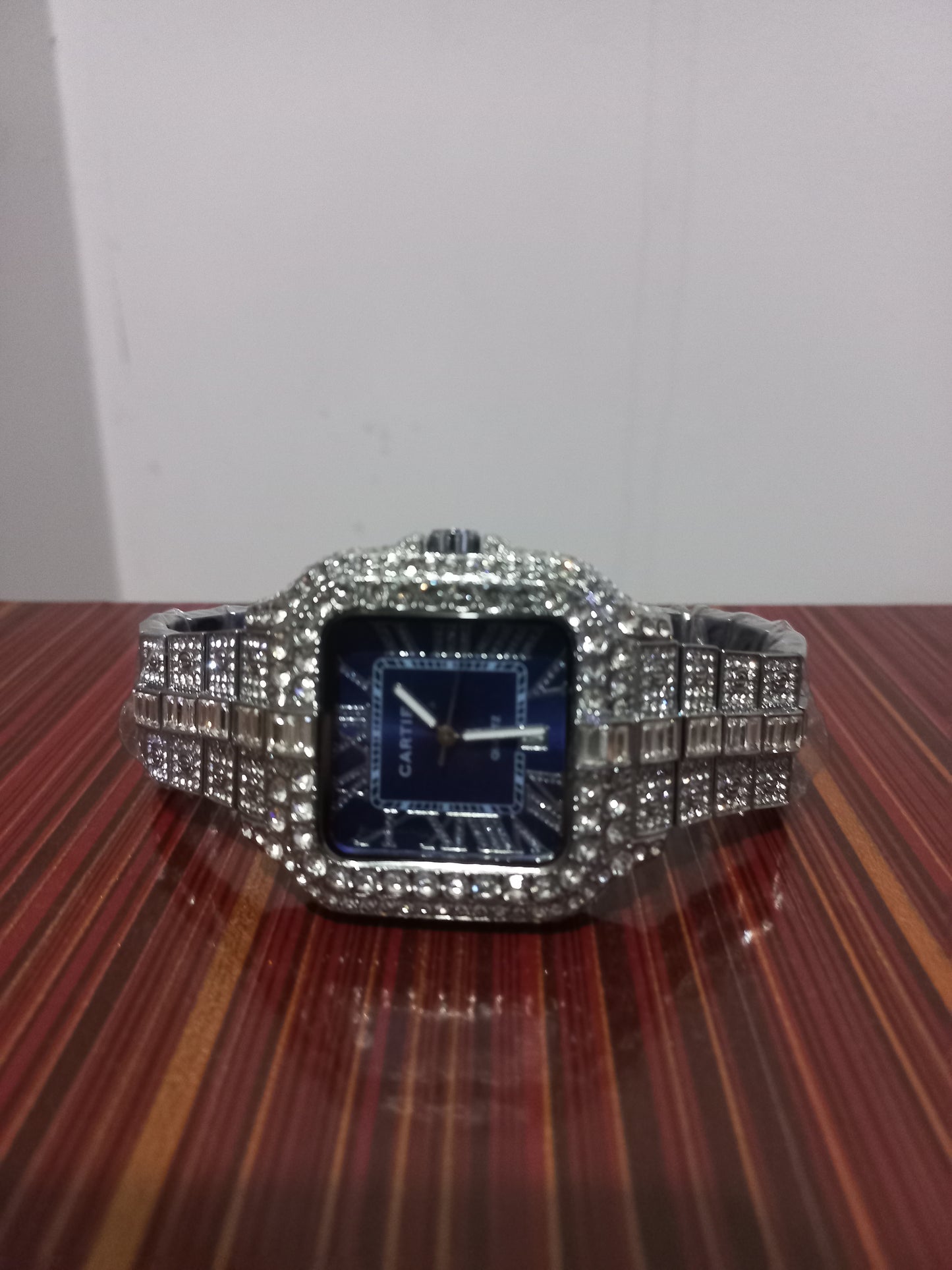💼 Cartier Luxury Watch – First Copy 💼
Step up your style game with this elegant Cartier timepiece ⌚