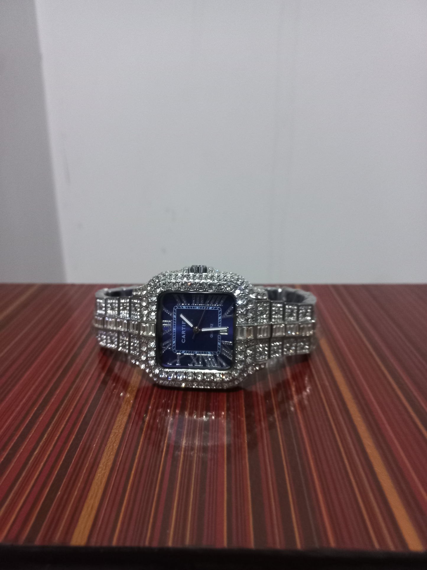 💼 Cartier Luxury Watch – First Copy 💼
Step up your style game with this elegant Cartier timepiece ⌚